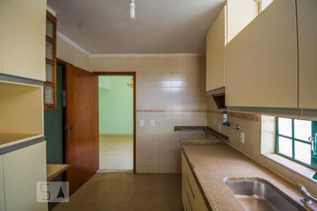 Casa à venda com 350m², 3 quartos e 5 vagas Casa à venda com 350m², 3 quartos e 5 vagasCozinha