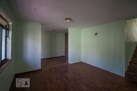 Casa à venda com 350m², 3 quartos e 5 vagas Casa à venda com 350m², 3 quartos e 5 vagasSala de TV