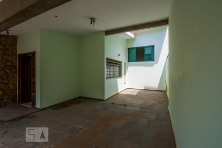 Casa à venda com 350m², 3 quartos e 5 vagas Casa à venda com 350m², 3 quartos e 5 vagasGaragem