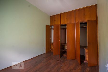 Casa à venda com 350m², 3 quartos e 5 vagas Casa à venda com 350m², 3 quartos e 5 vagasSuíte