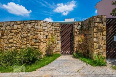 Casa à venda com 350m², 3 quartos e 5 vagas Casa à venda com 350m², 3 quartos e 5 vagasFachada