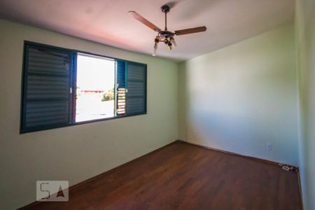 Casa à venda com 350m², 3 quartos e 5 vagas Casa à venda com 350m², 3 quartos e 5 vagasQuarto 1