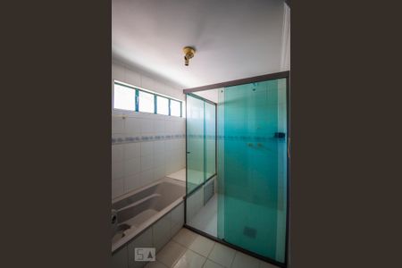 Casa à venda com 350m², 3 quartos e 5 vagas Casa à venda com 350m², 3 quartos e 5 vagasBanheiro da Suíte