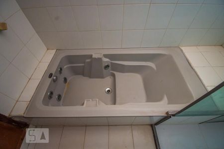 Casa à venda com 350m², 3 quartos e 5 vagas Casa à venda com 350m², 3 quartos e 5 vagasBanheiro da Suíte