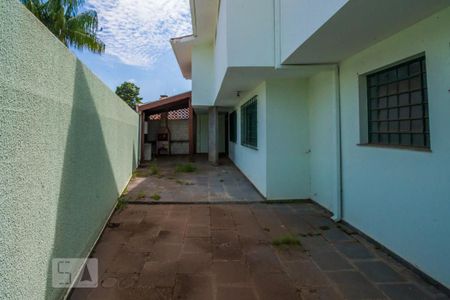 Casa à venda com 350m², 3 quartos e 5 vagas Casa à venda com 350m², 3 quartos e 5 vagasQuintal