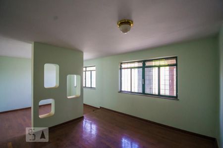Casa à venda com 350m², 3 quartos e 5 vagas Casa à venda com 350m², 3 quartos e 5 vagasSala de TV