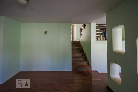 Casa à venda com 350m², 3 quartos e 5 vagas Casa à venda com 350m², 3 quartos e 5 vagasSala de TV