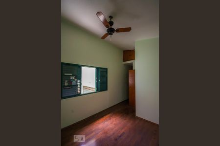 Casa à venda com 350m², 3 quartos e 5 vagas Casa à venda com 350m², 3 quartos e 5 vagasQuarto 2