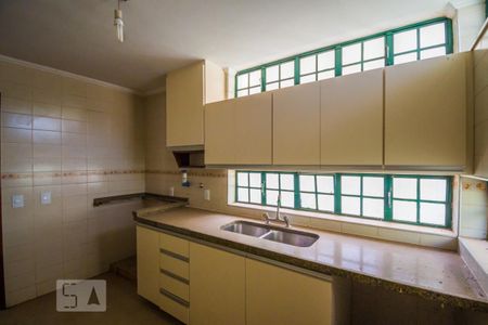Casa à venda com 350m², 3 quartos e 5 vagas Casa à venda com 350m², 3 quartos e 5 vagasCozinha