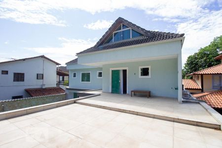 Casa de condomínio à venda com 420m², 5 quartos e 3 vagas Casa de condomínio à venda com 420m², 5 quartos e 3 vagasVaranda da Suíte 3