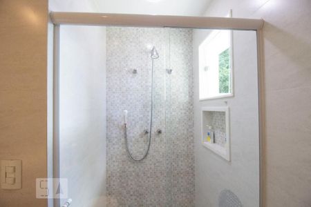 Casa de condomínio à venda com 420m², 5 quartos e 3 vagas Casa de condomínio à venda com 420m², 5 quartos e 3 vagasBanheiro Social