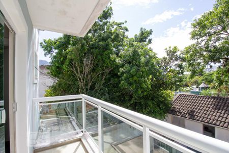 Casa de condomínio à venda com 420m², 5 quartos e 3 vagas Casa de condomínio à venda com 420m², 5 quartos e 3 vagasVaranda da Suíte 1