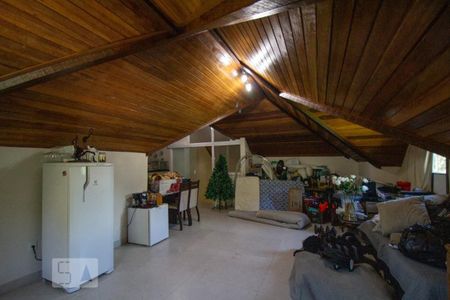 Casa de condomínio à venda com 420m², 5 quartos e 3 vagas Casa de condomínio à venda com 420m², 5 quartos e 3 vagasSotão
