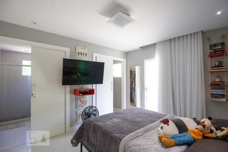 Casa de condomínio à venda com 420m², 5 quartos e 3 vagas Casa de condomínio à venda com 420m², 5 quartos e 3 vagasSuíte 3