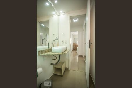 Apartamento à venda com 75m², 3 quartos e 2 vagas Apartamento à venda com 75m², 3 quartos e 2 vagasBanheiro 2