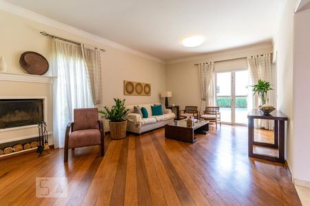 Sala de Estar de casa de condomínio para alugar com 4 quartos, 300m² em Jardim Santa Helena, São Paulo