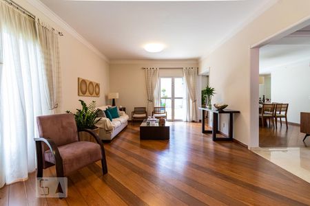 Sala de Estar de casa de condomínio para alugar com 4 quartos, 300m² em Jardim Santa Helena, São Paulo