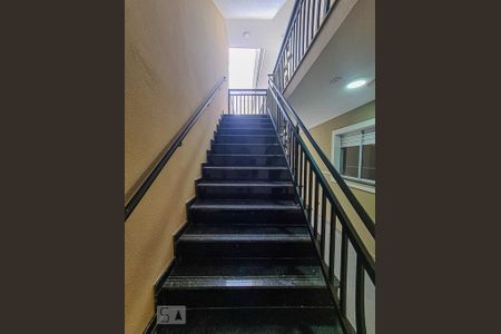 Apartamento à venda com 50m², 2 quartos e sem vaga Apartamento à venda com 50m², 2 quartos e sem vagaEscada