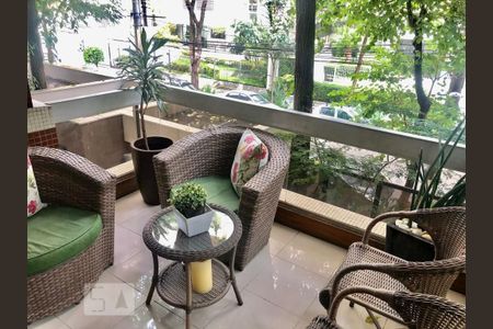 Apartamento à venda com 212m², 5 quartos e 2 vagas Apartamento à venda com 212m², 5 quartos e 2 vagasÁrea interna