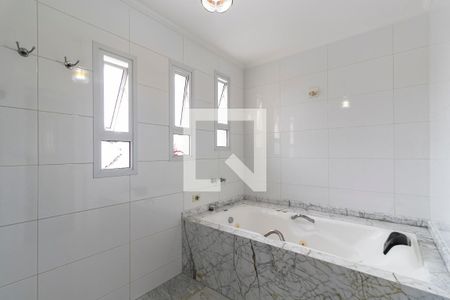 Casa à venda com 348m², 4 quartos e 3 vagasBanheiro da Suíte