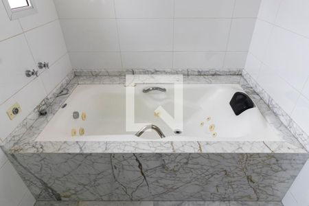 Casa à venda com 348m², 4 quartos e 3 vagasBanheiro da Suíte