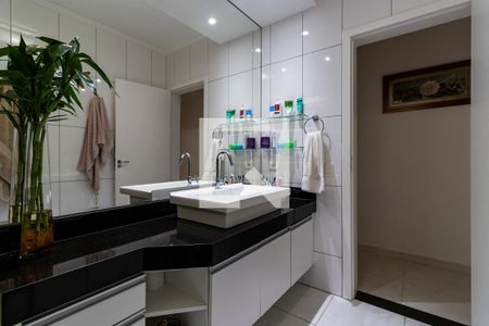 Casa à venda com 348m², 4 quartos e 3 vagasBanheiro social