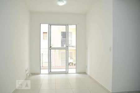 Sala de apartamento para alugar com 2 quartos, 50m² em Jardim Central, Cotia