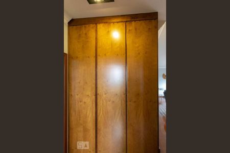 Apartamento à venda com 110m², 4 quartos e 2 vagas Apartamento à venda com 110m², 4 quartos e 2 vagasCorredor Armário