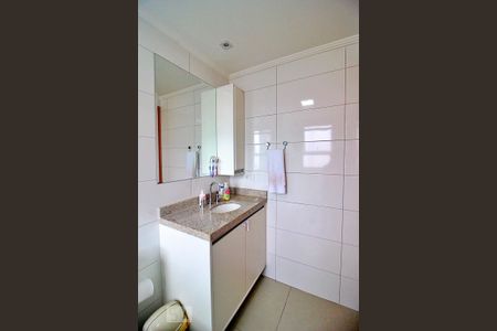 Apartamento à venda com 83m², 2 quartos e 2 vagasBanheiro da Suíte 1
