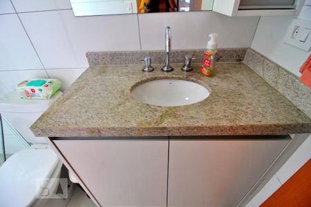 Apartamento à venda com 83m², 2 quartos e 2 vagasBanheiro da Suíte 2