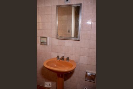 Casa à venda com 193m², 4 quartos e 1 vagaBanheiro 1