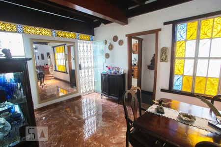 Casa à venda com 365m², 4 quartos e 3 vagas Casa à venda com 365m², 4 quartos e 3 vagasSala de Jantar