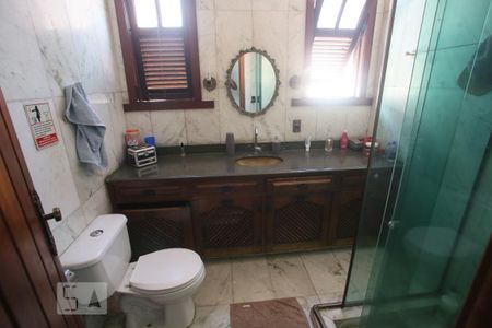 Casa à venda com 365m², 4 quartos e 3 vagas Casa à venda com 365m², 4 quartos e 3 vagasBanheiro Social