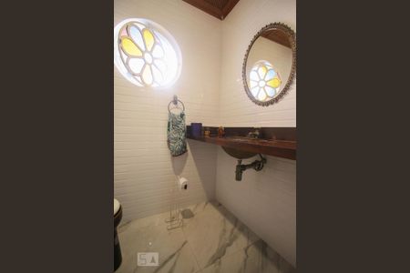 Casa à venda com 365m², 4 quartos e 3 vagas Casa à venda com 365m², 4 quartos e 3 vagasLavabo