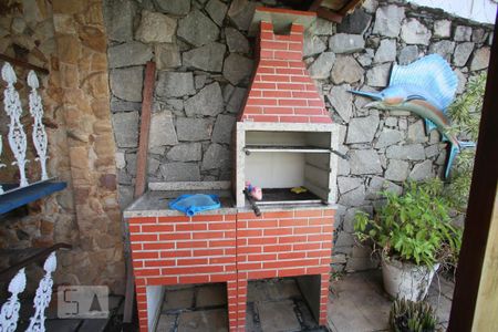 Casa à venda com 365m², 4 quartos e 3 vagas Casa à venda com 365m², 4 quartos e 3 vagasChurrasqueira da Piscina