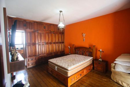 Casa à venda com 365m², 4 quartos e 3 vagas Casa à venda com 365m², 4 quartos e 3 vagasQuarto Suíte