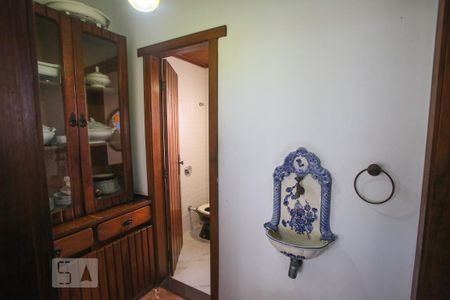 Casa à venda com 365m², 4 quartos e 3 vagas Casa à venda com 365m², 4 quartos e 3 vagasCorredor do Lavabo