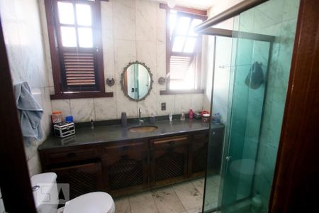 Casa à venda com 365m², 4 quartos e 3 vagas Casa à venda com 365m², 4 quartos e 3 vagasBanheiro Social