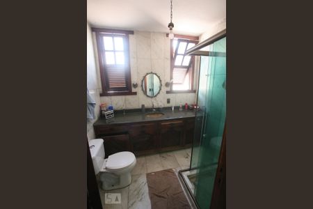 Casa à venda com 365m², 4 quartos e 3 vagas Casa à venda com 365m², 4 quartos e 3 vagasBanheiro Social