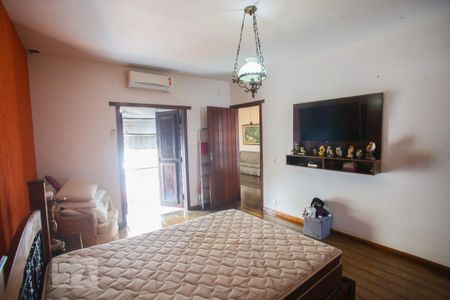 Casa à venda com 365m², 4 quartos e 3 vagas Casa à venda com 365m², 4 quartos e 3 vagasQuarto Suíte