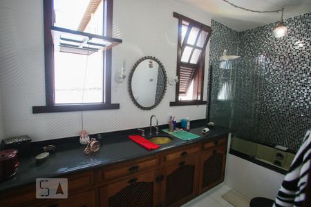 Casa à venda com 365m², 4 quartos e 3 vagas Casa à venda com 365m², 4 quartos e 3 vagasBanheiro da Suíte