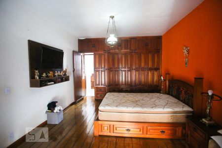 Casa à venda com 365m², 4 quartos e 3 vagas Casa à venda com 365m², 4 quartos e 3 vagasQuarto Suíte