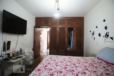 Casa à venda com 365m², 4 quartos e 3 vagas Casa à venda com 365m², 4 quartos e 3 vagasQuarto 2