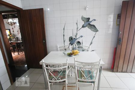 Casa à venda com 365m², 4 quartos e 3 vagas Casa à venda com 365m², 4 quartos e 3 vagasCozinha