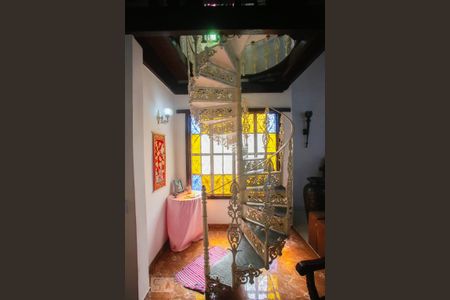 Casa à venda com 365m², 4 quartos e 3 vagas Casa à venda com 365m², 4 quartos e 3 vagasAcesso nível superior