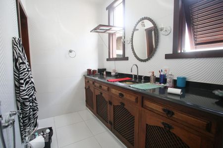 Casa à venda com 365m², 4 quartos e 3 vagas Casa à venda com 365m², 4 quartos e 3 vagasBanheiro da Suíte