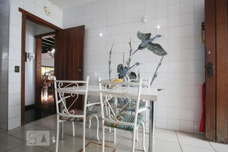 Casa à venda com 365m², 4 quartos e 3 vagas Casa à venda com 365m², 4 quartos e 3 vagasCozinha