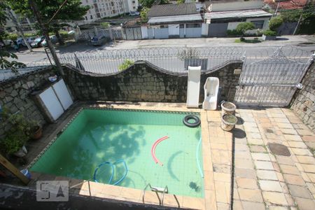 Casa à venda com 365m², 4 quartos e 3 vagas Casa à venda com 365m², 4 quartos e 3 vagasPiscina