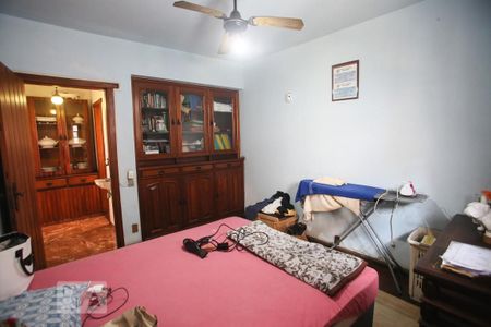 Casa à venda com 365m², 4 quartos e 3 vagas Casa à venda com 365m², 4 quartos e 3 vagasQuarto 1