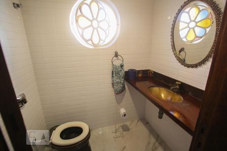 Casa à venda com 365m², 4 quartos e 3 vagas Casa à venda com 365m², 4 quartos e 3 vagasLavabo